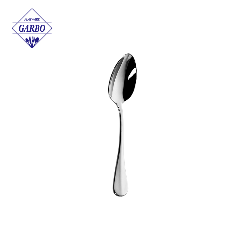 Wholesaler luxury dinner spoon with godlen engraved handle 