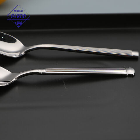 Durable Stainless Steel Cutlery Set with Elegant Vertical Striped Handle 