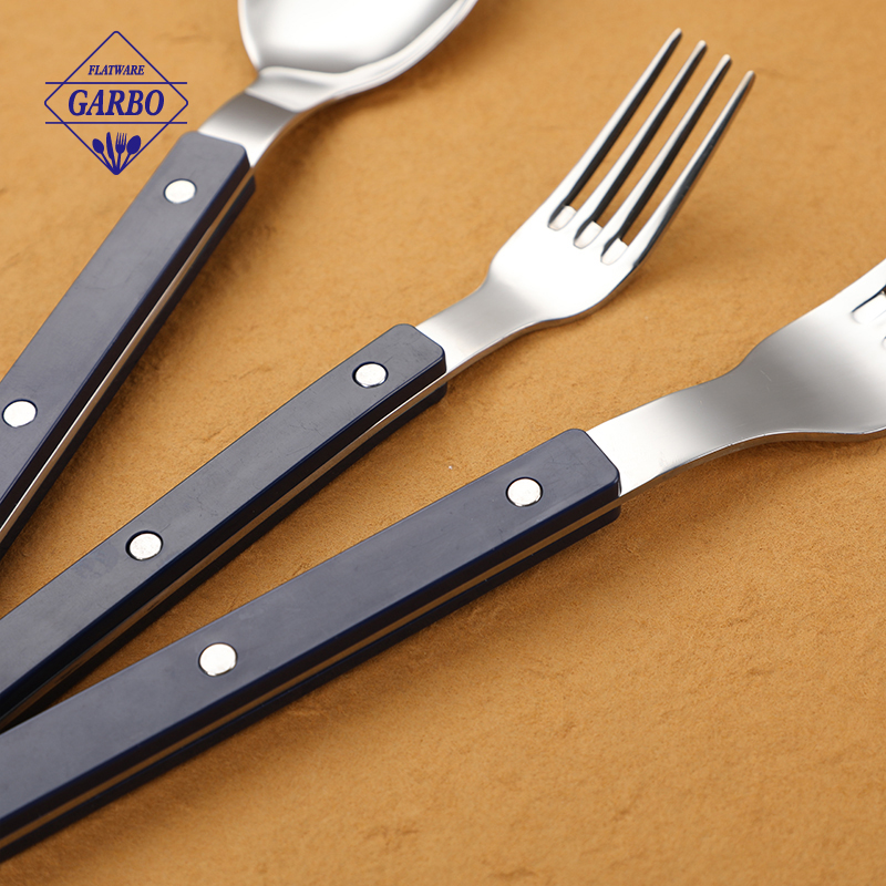 Wholesale Durable Stainless Steel Cutlery Set with Plastic Handles